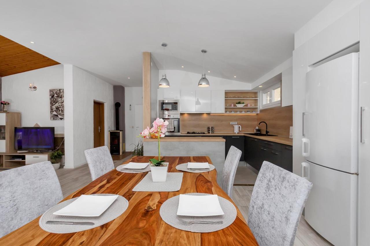 Apartments Rose บาชกาโวดา ภายนอก รูปภาพ